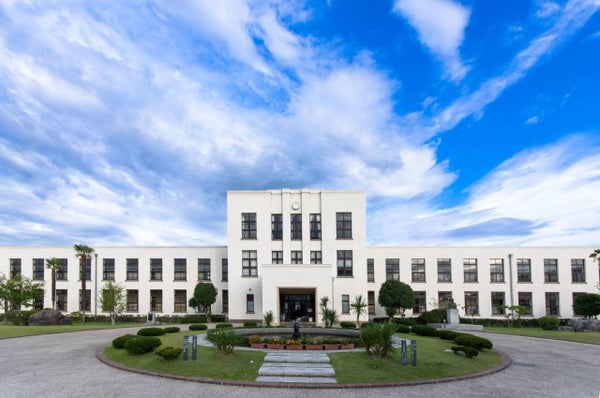 蟹かにカーニバル!本ずわい蟹&紅ずわい蟹食べ放題!と白亜の教育殿堂「豊郷小学校旧校舎群」&「多賀大社」【久宝寺・近鉄八尾・八戸ノ里・新石切発】3